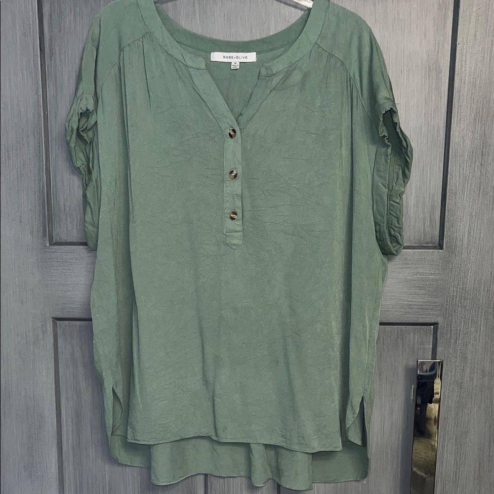 Rose & Olive SZ 1X Sage Green Blouse with Button Detail, Flowy, Relaxed, Plus